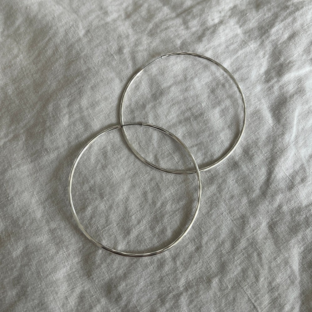 Large Silver Hoop Earrings Minimalist Clean Girl Model Off Duty Quiet Luxury